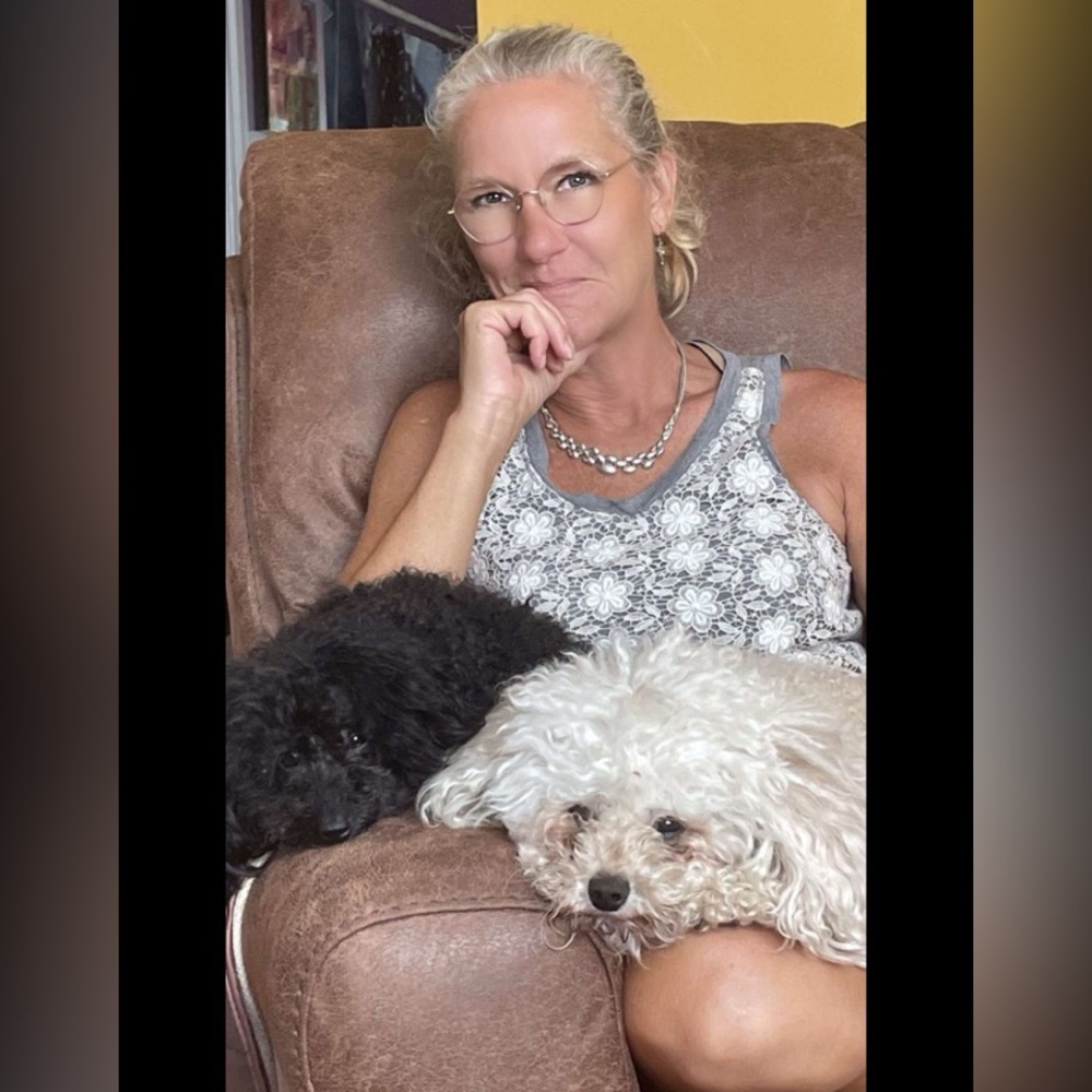 Meet your Posher, Cynthia